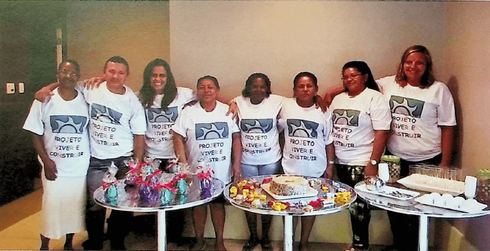 Campanha interna em condomínios Foto de moradores em campanha interna no condomínio