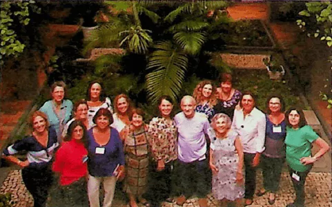 Diretoria e pacientes Foto com diretoria da Froien Farain e pacientes.