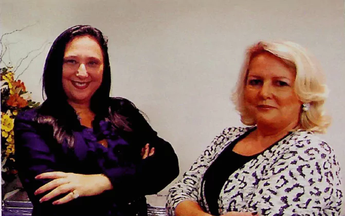 Foto de Simone Ramos e Catarina de Oliveira, supervisora condominial e gerente de qualidade da Lowndes