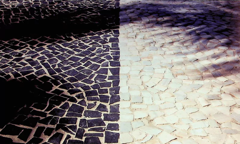 Pedras Portuguesas em Condomínio Pedras Portuguesas na calçada do Condomínio
