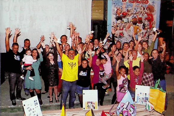 Alunos da ONG e comunidade Alunos da ONG e comunidade
