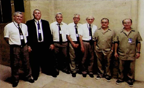 Foto da equipe de porteiros da Lowndes